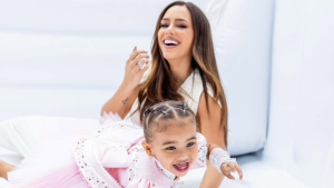 Mavie escreve sua primeira cartinha para o Papai Noel