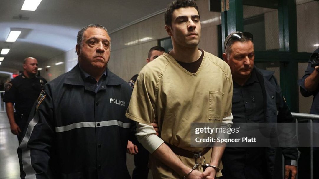 Defesa de Luigi Mangione busca tentar anular evidências após acusação