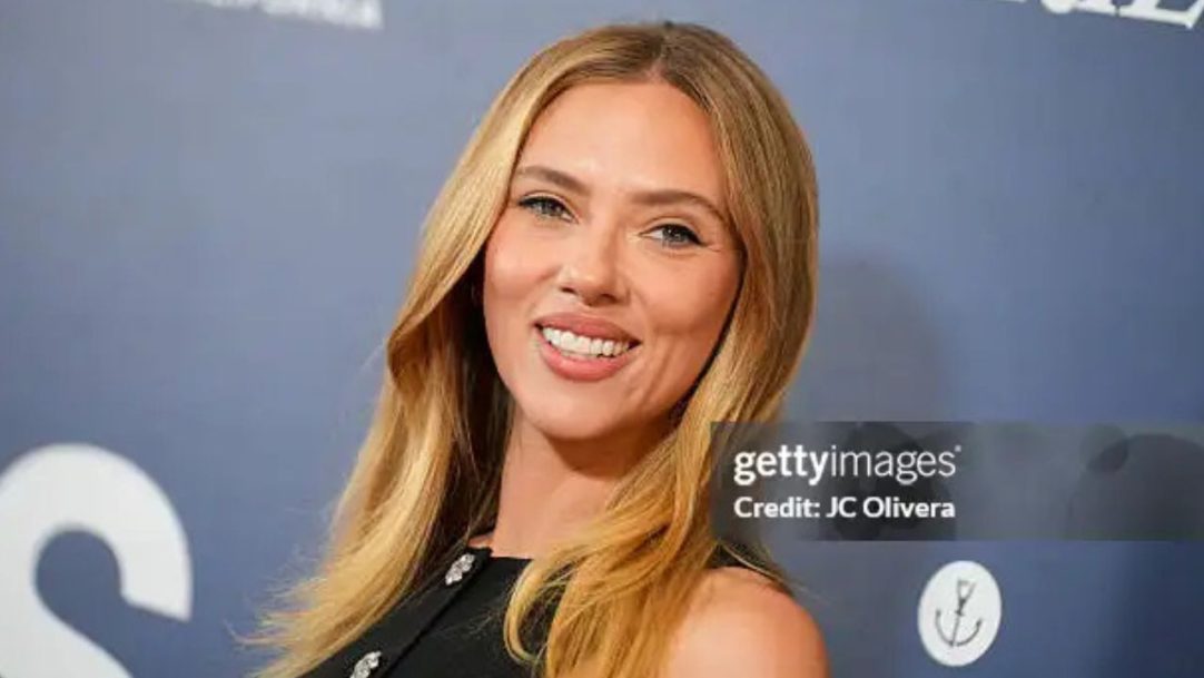 Scarlett Johansson reacende debate ao reafirmar apoio a Woody Allen